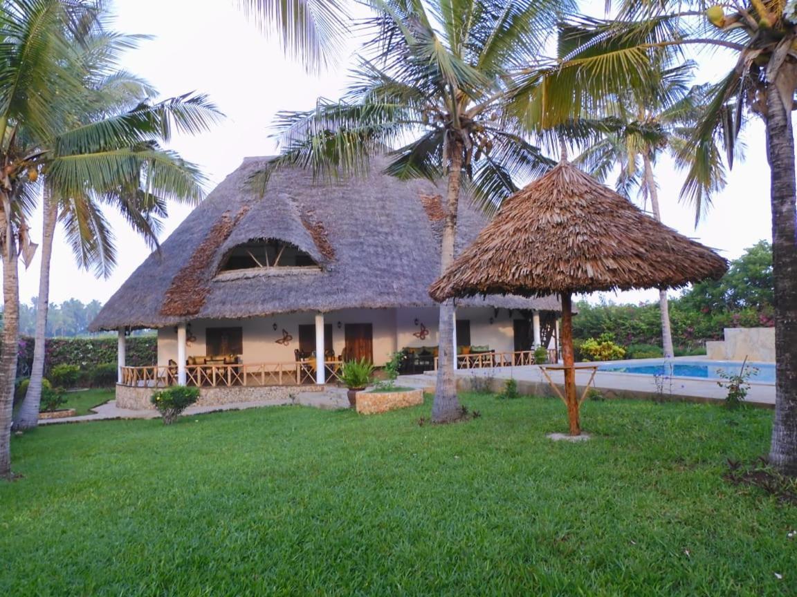 Queen K Cottages Watamu At Chrystal Homes Exterior photo