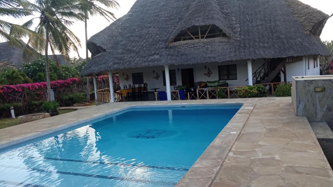 Queen K Cottages Watamu At Chrystal Homes Exterior photo