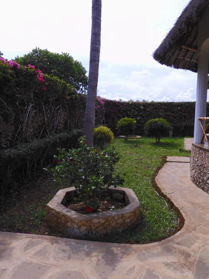 Queen K Cottages Watamu At Chrystal Homes Exterior photo